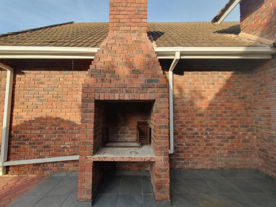 2 Bedroom Property for Sale in Hersham Western Cape